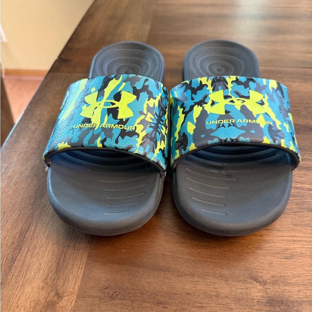 Under Armour Kids' Blue Camo Slides with Neon Yellow Logo